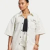 Camicia da donna in denim a pantaloncini con maniche corte Camicia da donna in denim a pantaloncini con maniche corte