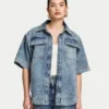 Camicia da donna in denim a pantaloncini con maniche corte Camicia da donna in denim a pantaloncini con maniche corte
