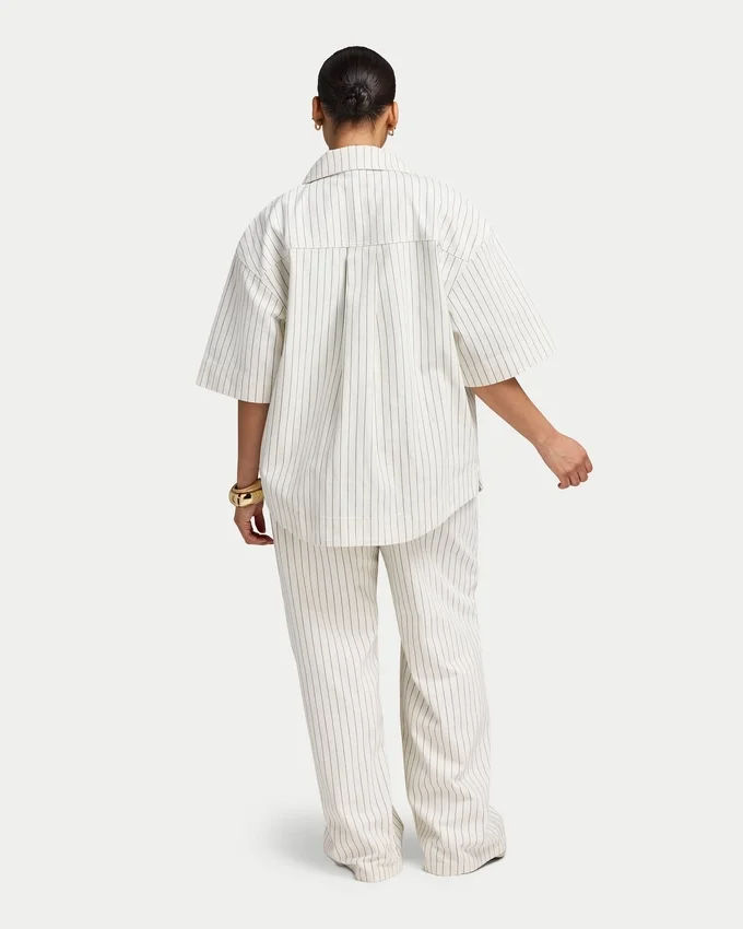 Camicia da donna in denim a pantaloncini con maniche corte Camicia da donna in denim a pantaloncini con maniche corte