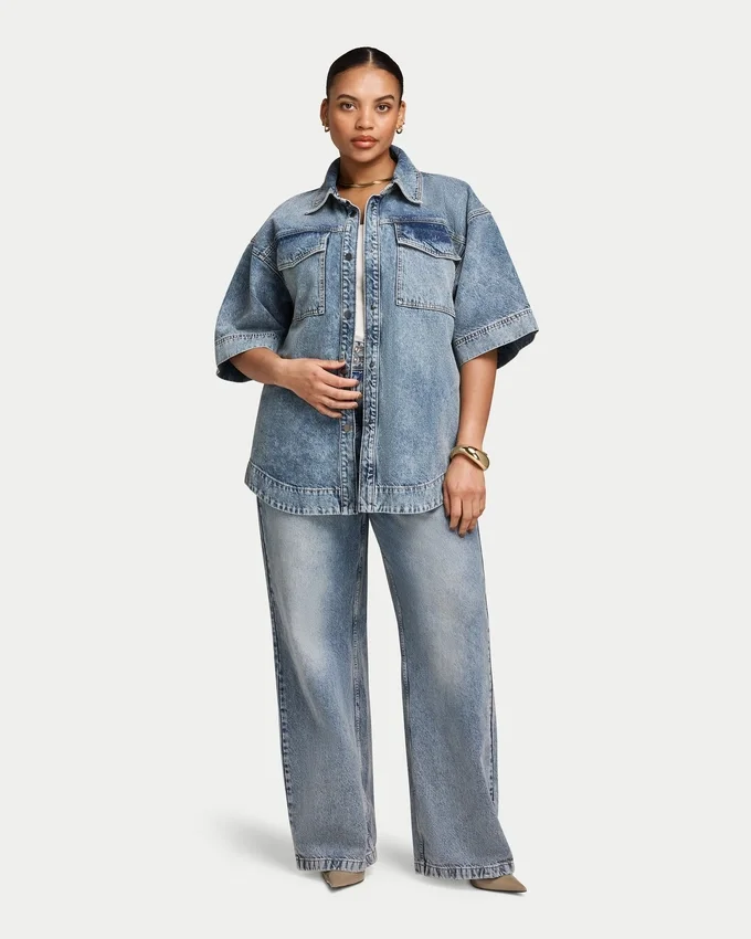 Camicia da donna in denim a pantaloncini con maniche corte Camicia da donna in denim a pantaloncini con maniche corte