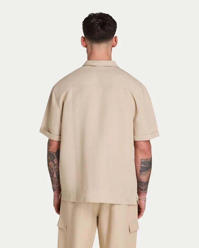 Camicia da uomo a maniche corte in lino con pantaloncini Camicia da uomo a maniche corte in lino con pantaloncini