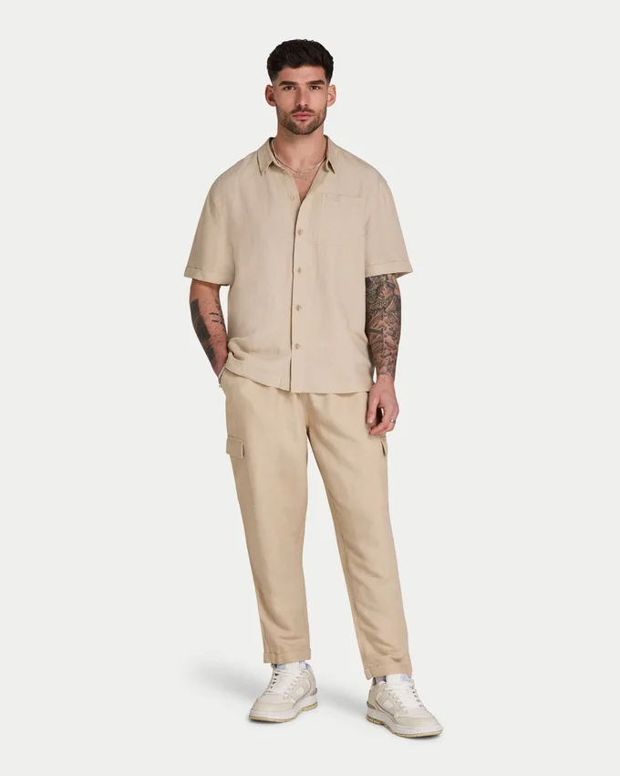 Camicia da uomo a maniche corte in lino con pantaloncini Camicia da uomo a maniche corte in lino con pantaloncini