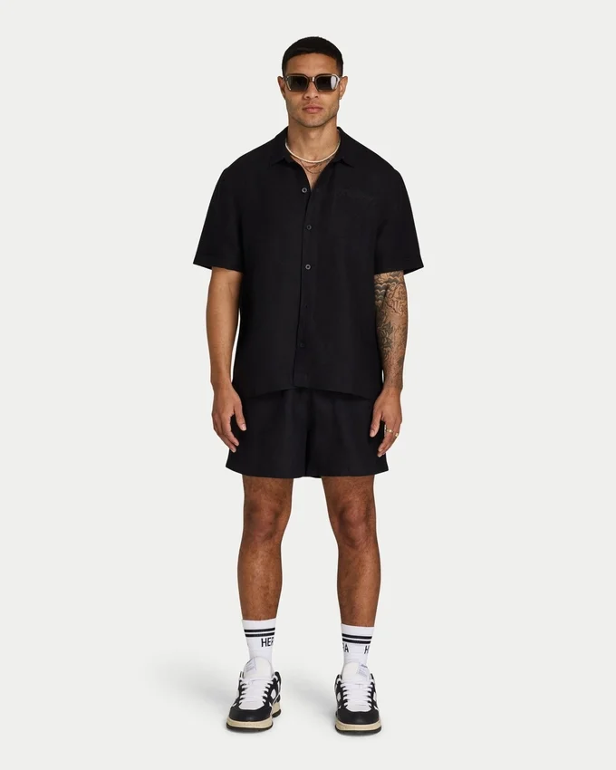 Camicia da uomo a maniche corte in lino con pantaloncini Camicia da uomo a maniche corte in lino con pantaloncini