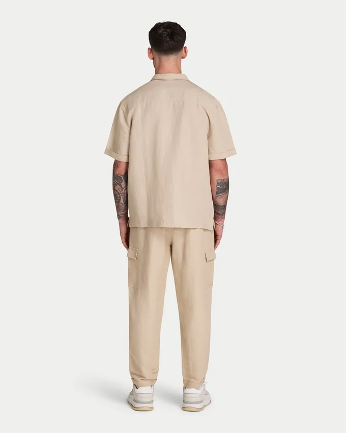 Camicia da uomo a maniche corte in lino con pantaloncini Camicia da uomo a maniche corte in lino con pantaloncini