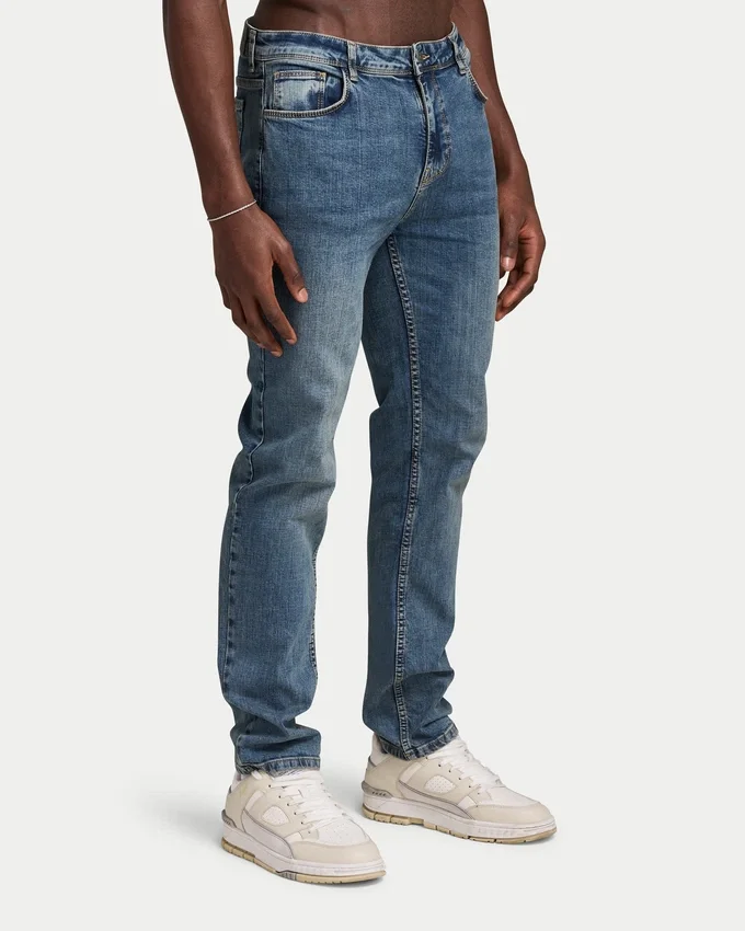 Jeans da uomo in Denim dal taglio morbido – lavaggio medio Jeans da uomo in Denim dal taglio morbido – lavaggio medio