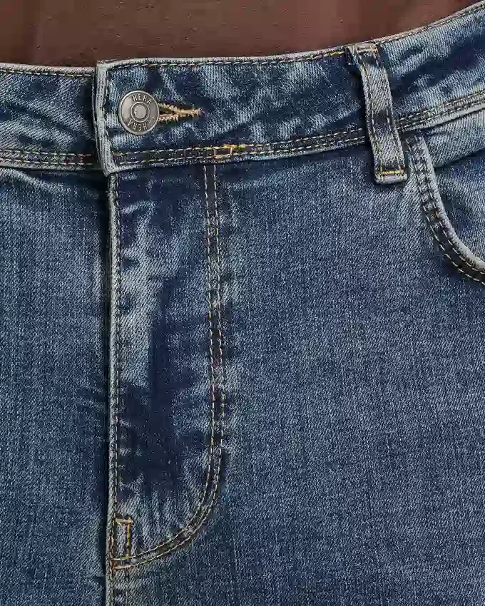 Jeans da uomo in Denim dal taglio morbido – lavaggio medio Jeans da uomo in Denim dal taglio morbido – lavaggio medio