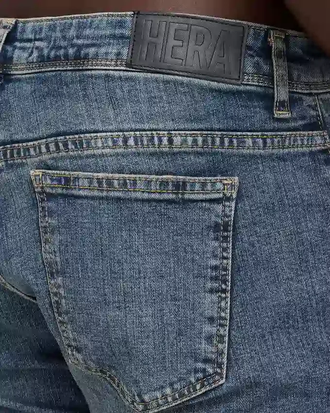 Jeans da uomo in Denim dal taglio morbido – lavaggio medio Jeans da uomo in Denim dal taglio morbido – lavaggio medio
