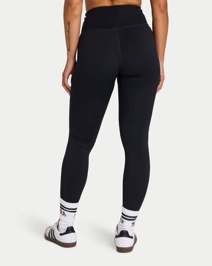 Leggings essenziali da donna – neri Leggings essenziali da donna – neri