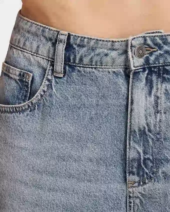Pantaloncini in denim da uomo dal taglio rilassato Pantaloncini in denim da uomo dal taglio rilassato
