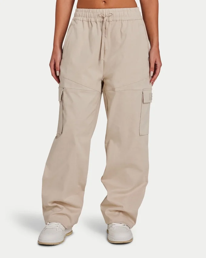 Pantaloni cargo da donna – color avena Pantaloni cargo da donna – color avena