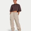 Pantaloni cargo da donna – color avena Pantaloni cargo da donna – color avena