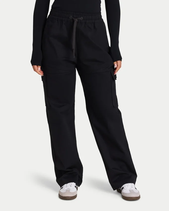 Pantaloni cargo da donna – neri Pantaloni cargo da donna – neri