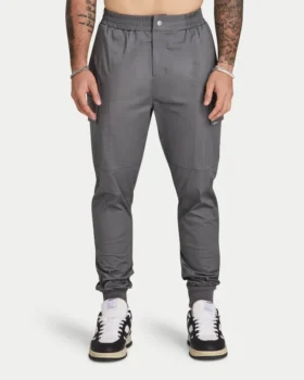 Pantaloni cargo da uomo dal taglio affusolato