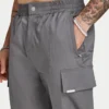 Pantaloni cargo da uomo dal taglio affusolato