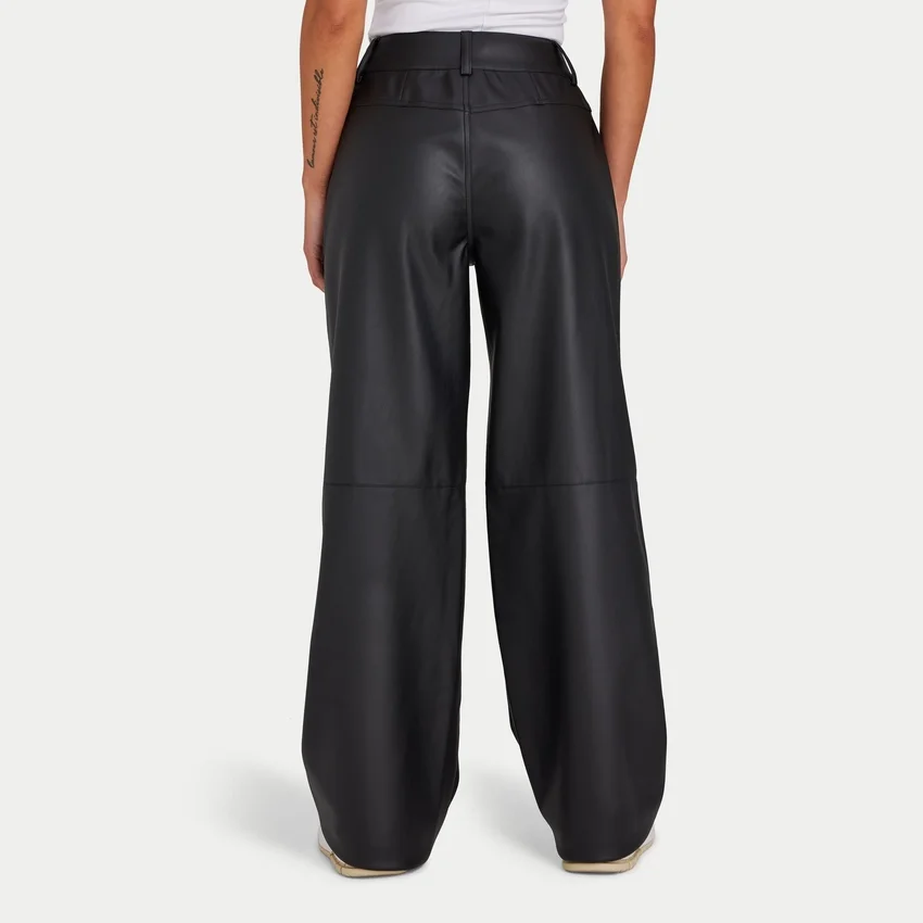 Pantaloni da donna Rewear in ecopelle a gamba larga – nero Pantaloni da donna Rewear in ecopelle a gamba larga – nero