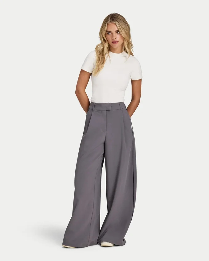 Pantaloni da donna Studio a gamba larga Pantaloni da donna Studio a gamba larga