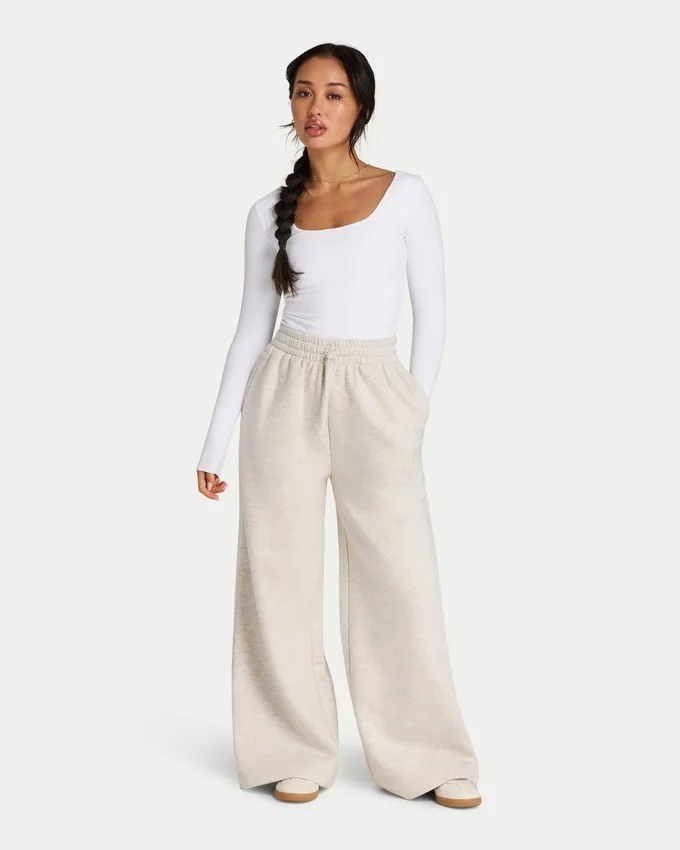 Pantaloni sportivi da donna a gamba larga della linea Collective Pantaloni sportivi da donna a gamba larga della linea Collective
