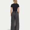 Pantaloni sportivi da donna a gamba larga della linea Collective Pantaloni sportivi da donna a gamba larga della linea Collective