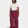 Pantaloni sportivi da donna a gamba larga della linea Collective Pantaloni sportivi da donna a gamba larga della linea Collective