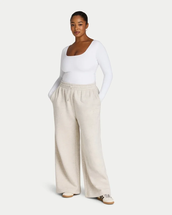 Pantaloni sportivi da donna a gamba larga della linea Collective Pantaloni sportivi da donna a gamba larga della linea Collective
