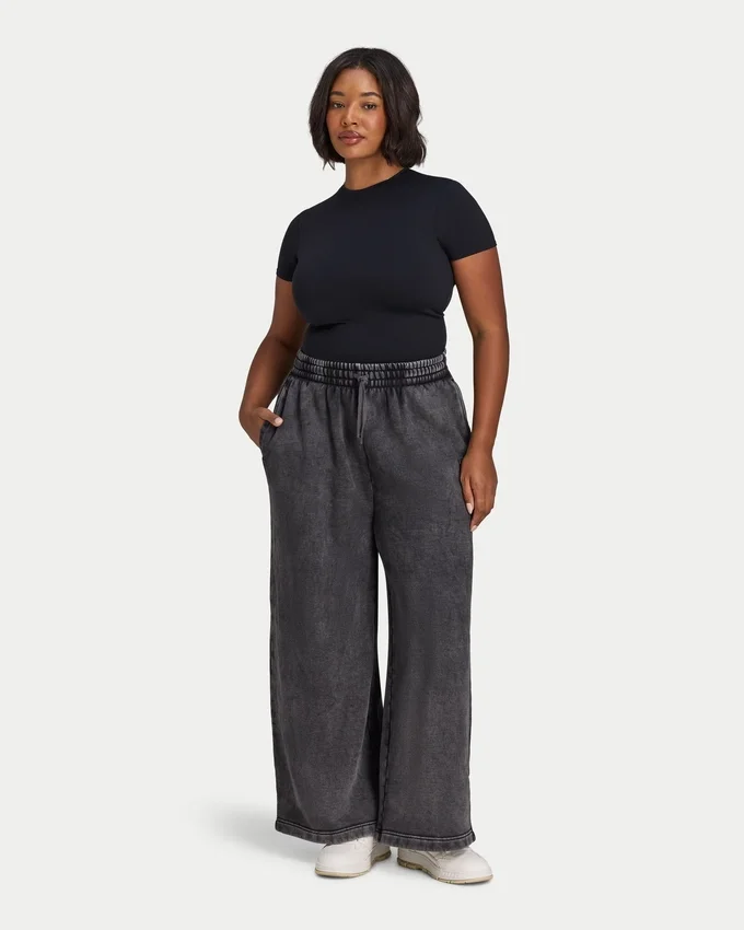 Pantaloni sportivi da donna a gamba larga della linea Collective Pantaloni sportivi da donna a gamba larga della linea Collective