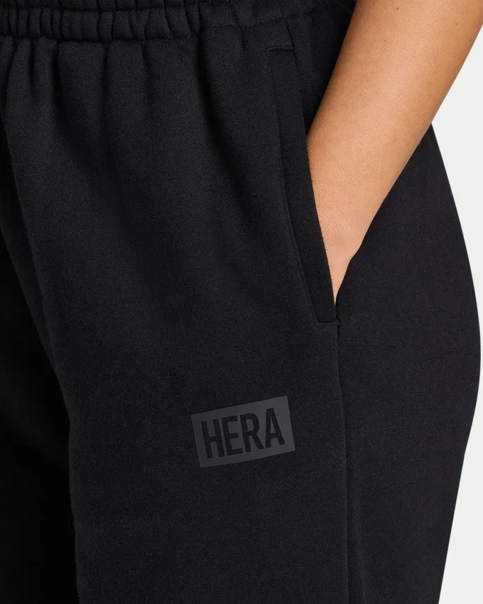 Pantaloni sportivi da donna The Collective – neri Pantaloni sportivi da donna The Collective – neri