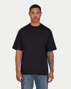 T-shirt da uomo oversize senza stampa – nera