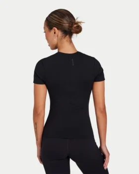 T-shirt essenziale da donna – nera