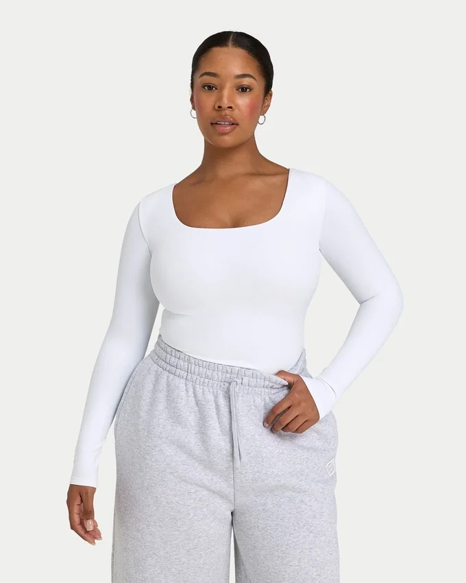 Top da donna essenziale a maniche lunghe dual wear – bianco Top da donna essenziale a maniche lunghe dual wear – bianco