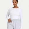 Top da donna essenziale a maniche lunghe dual wear – bianco Top da donna essenziale a maniche lunghe dual wear – bianco
